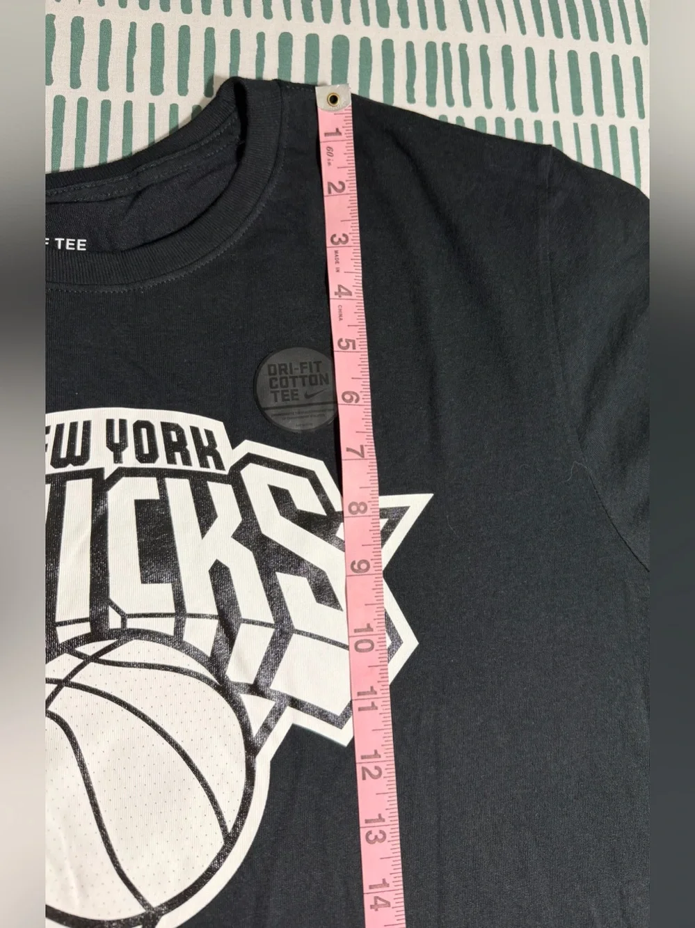 Jordan Men’s Black New York Knicks Graphic Tee with White Logo